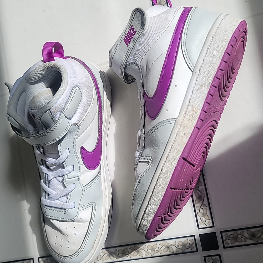 Girls nikes